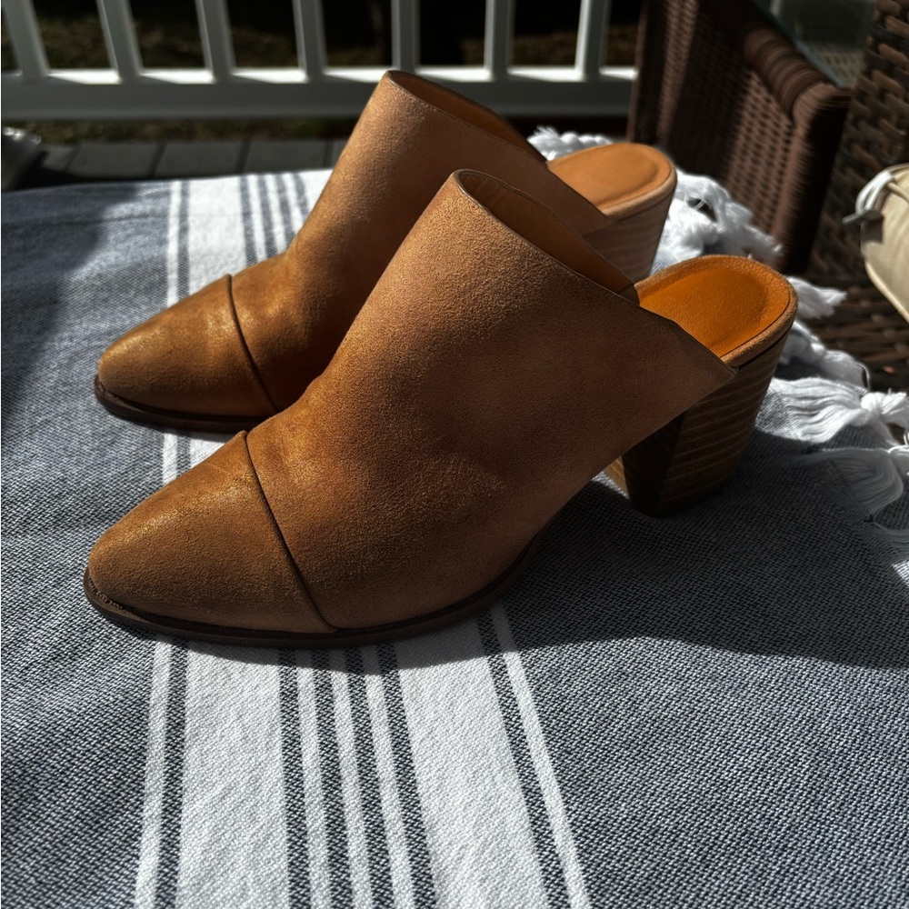 Report  TONI Women's Tan Suede Mule Heels - Classic Slip-On Style 6.5